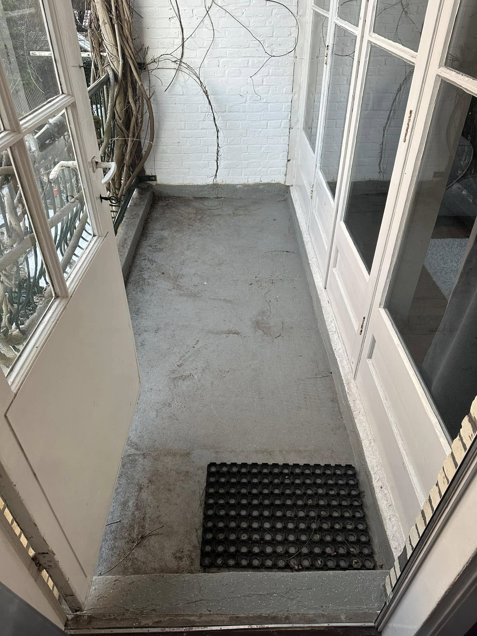 Inpandig balkon in de Bloemenbuurt voor renovatie